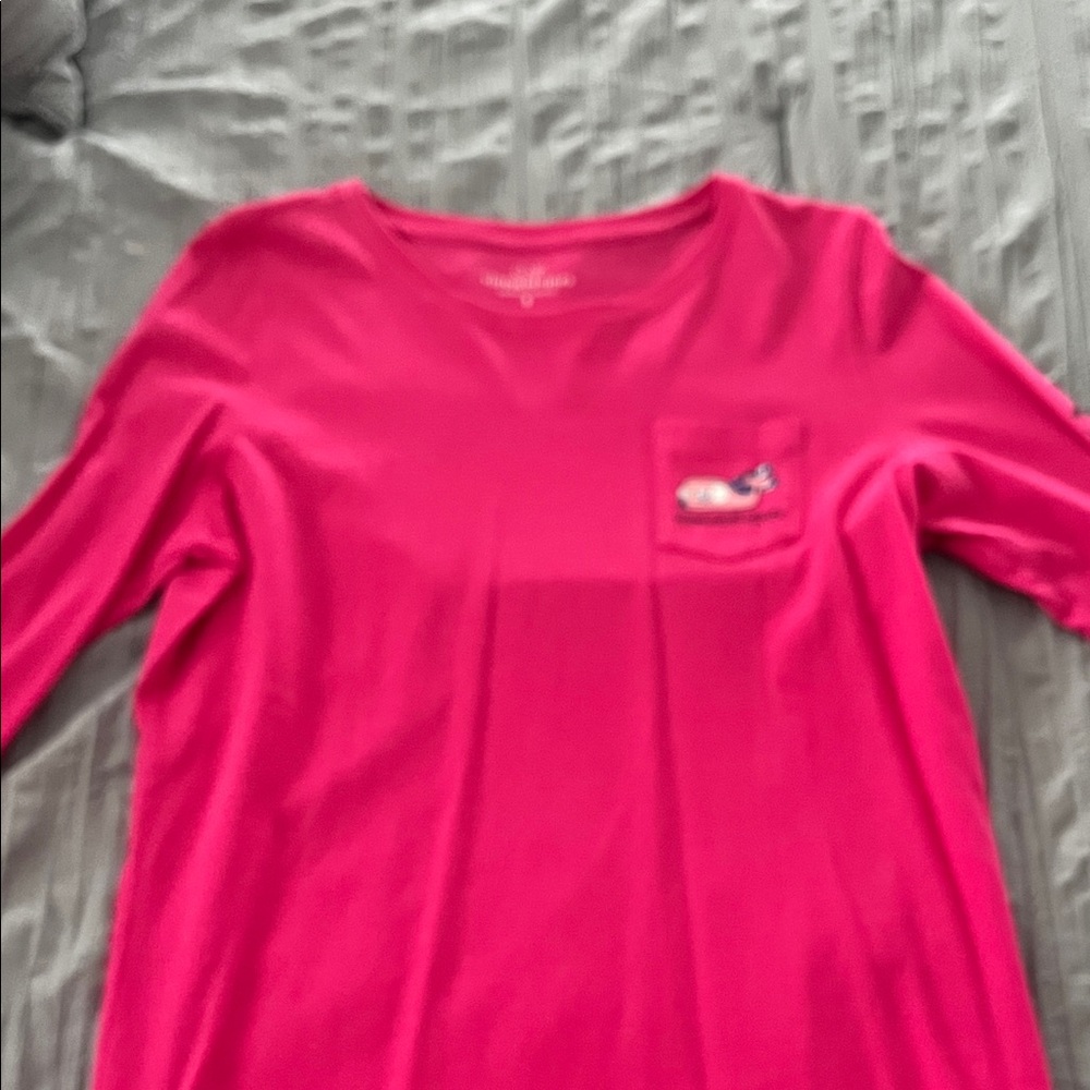 Women’s small Vinyard Vines bright pink ski detail long sleeve t shirt